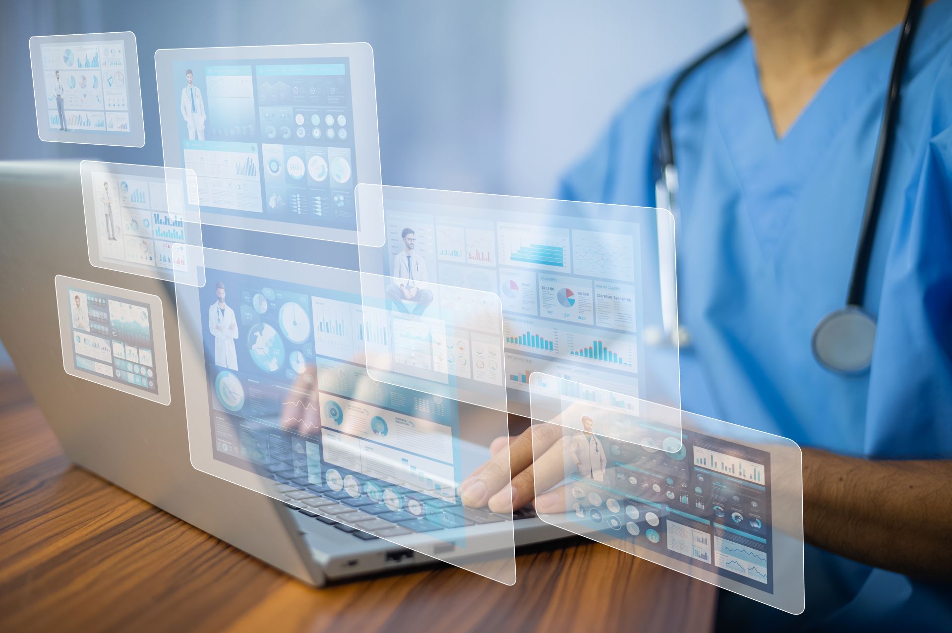 Arzt analysiert digitale Gesundheitsdaten fuer PSUR-Bericht zur Sicherheit von Medizinprodukten